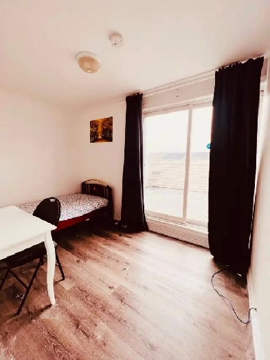 Rooms For Rent York University- Private balcony-Move in May 1st