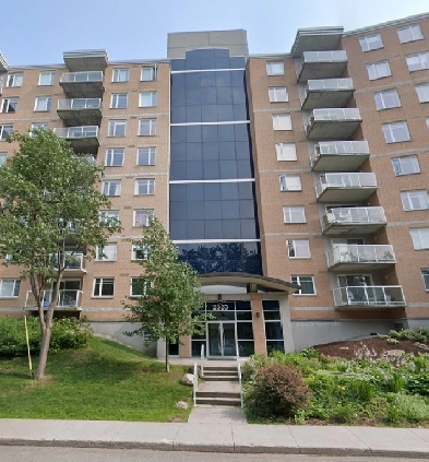 Superbe 3 1/2 style condo, Ste-Foy, Meublé, Juillet