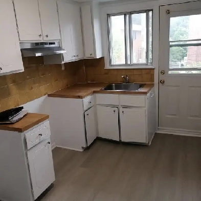 ST LEONARD :  CHAUFFER-RENOVER-REPEINTE-SABLER/VERNIS