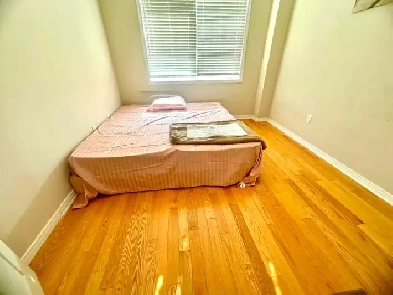 Private room/bathroom and washroom for rent in Mississauga