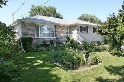 3 Bedroom House For Rent - Main Floor (Richmond Hill)