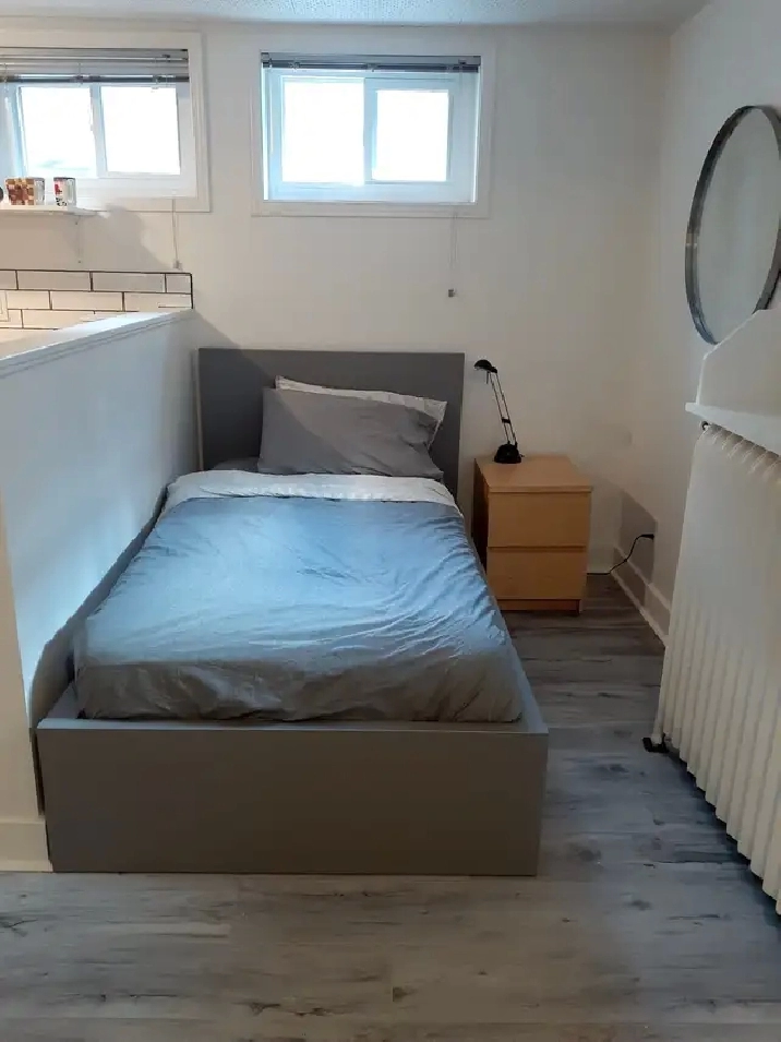 $1350 Fully-Furnished All Inclusive Studio Apartment (Hintonburg