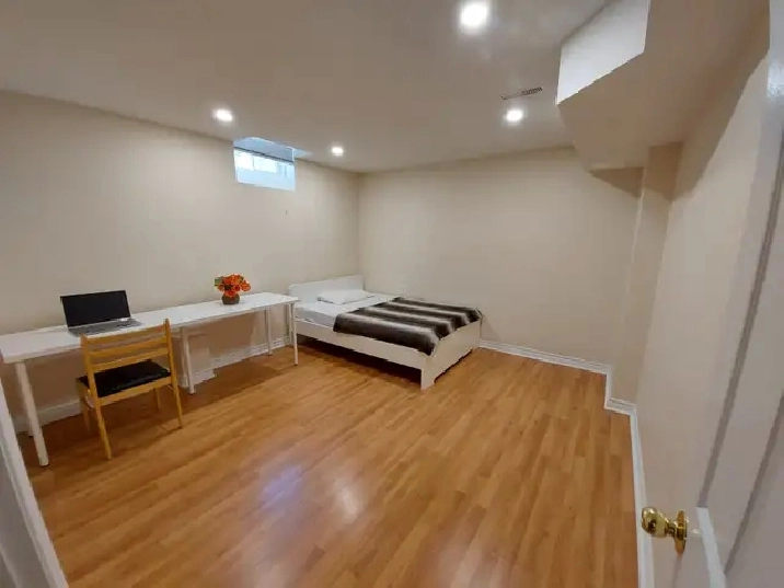 $975 - 1 room in bsmt apt, Richmond Hill, Bathurst / Elgin Mills