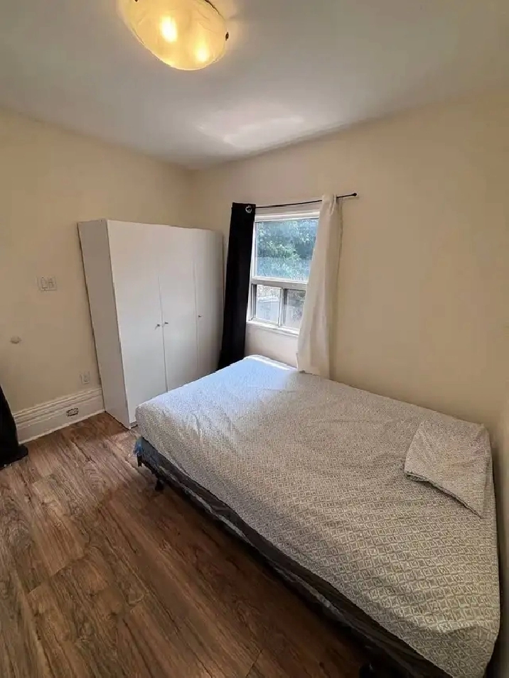 Furnished two bedroom apartment 15 minute walk from UofT and TMU