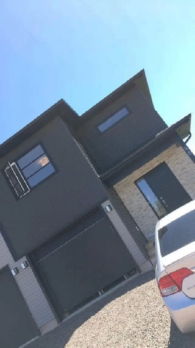 ROOM FOR RENT/CHAMBRE À LOUER