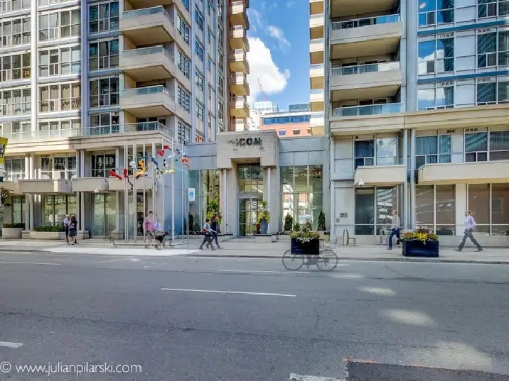 Private furnished DEN/ROOM,King/John,Live luxury with low budget