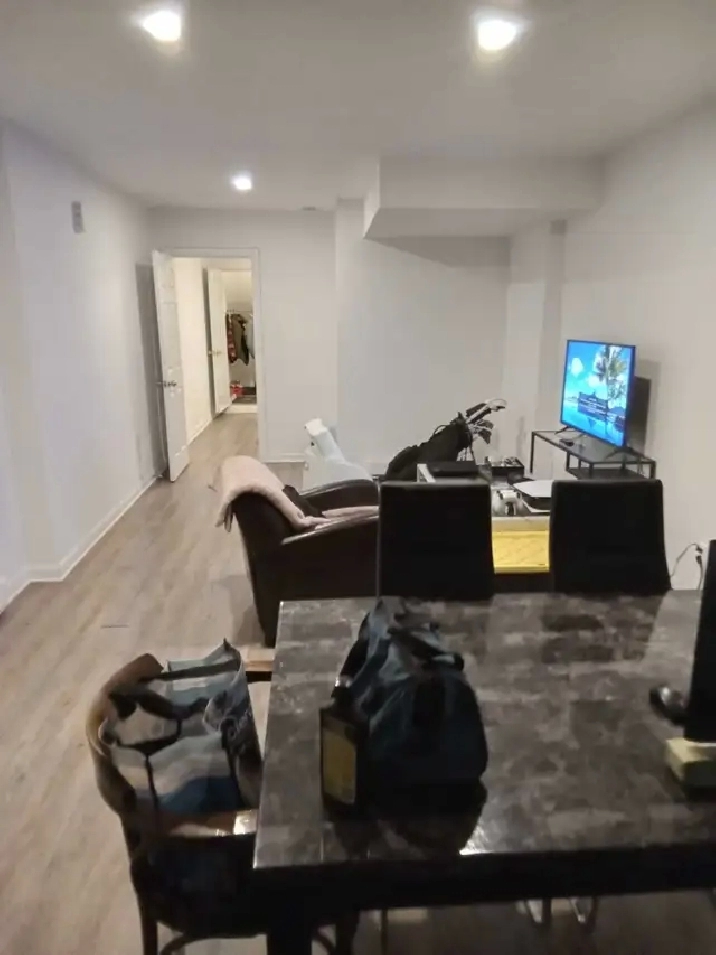 3½ à louer-Demi Sous-sol