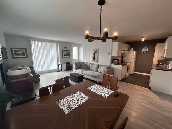 Lévis  Grand 4 1/2 pour juillet