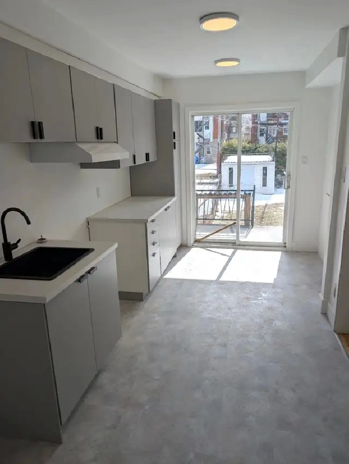 Dispo maintenant, Stationnement, logements 4 ½ à louer, Rénové