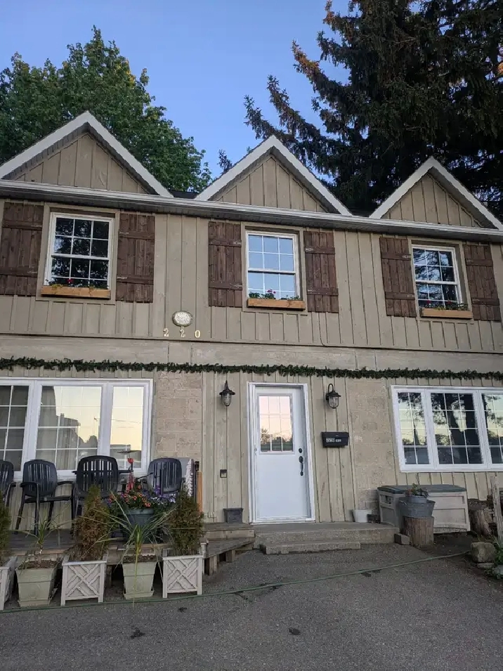 1 Bedroom, 1 Bathroom gorgeous unit in a heritage home for rent