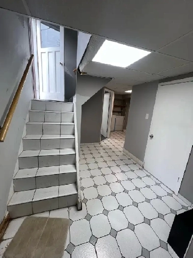 Available 2 bedrooms Basement for rent
