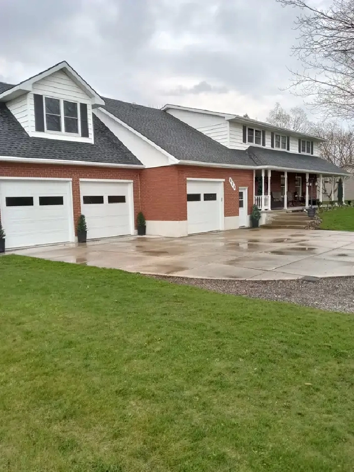 IN GODERICH SPACIOUS ROOMS FOR REASONABLE RENT