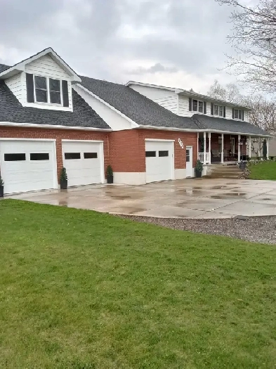 IN GODERICH SPACIOUS ROOMS FOR REASONABLE RENT