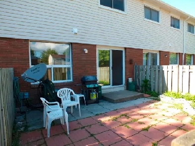 3 Beds,1 Bath,Appliances,A.C.Garage,Patio,whole townhouse