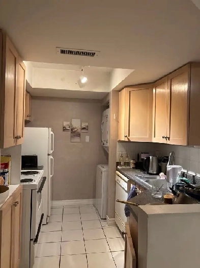 1bdrm Room for rent - Bay st. (UofT)