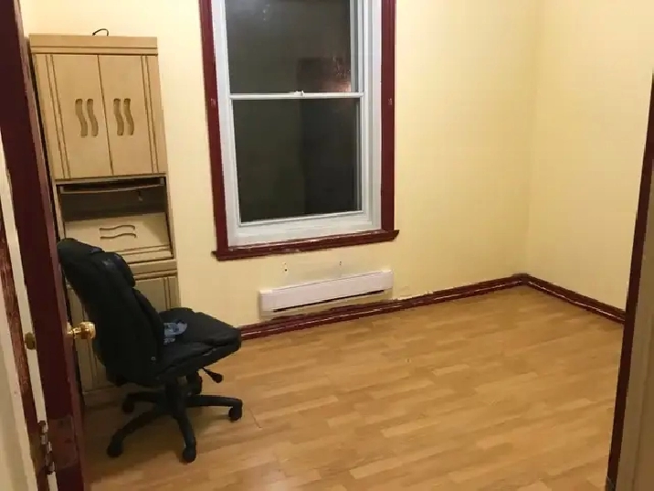 Grande chambre a louer a partir du 1er Mai