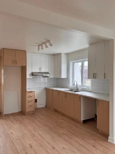 3 1/2 rénové - Grand Boulevard, Saint-Hubert