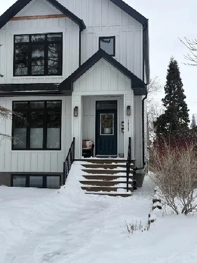 Bachelor Suite in the Crescents Available May.1