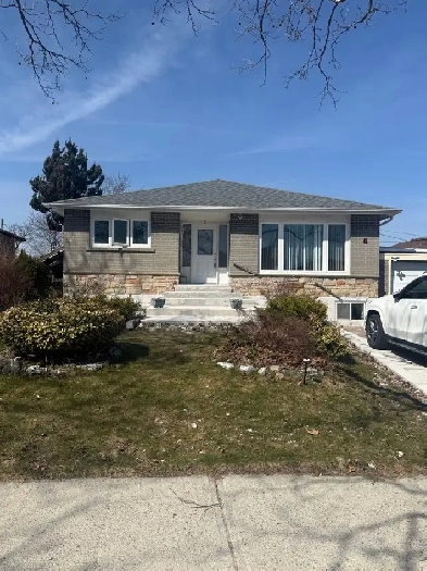 Upper Level House For Rent Finch/Kipling. 4 Bedrooms