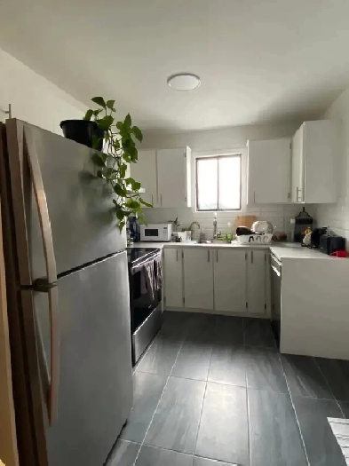 Summer Sublet: $550 All-Included Room  (May 1st – June 30th)