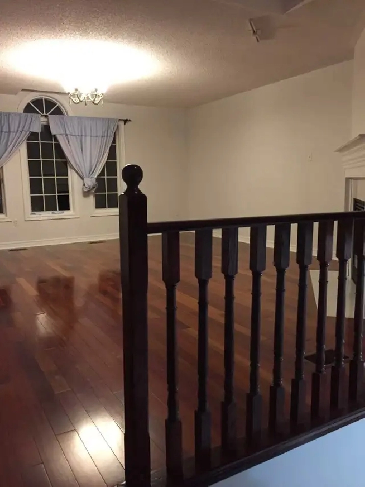 Spacious room in house for rent in Mississauga available in May