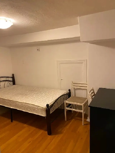 Cozy room in eastyork available from May 1st,$700/month