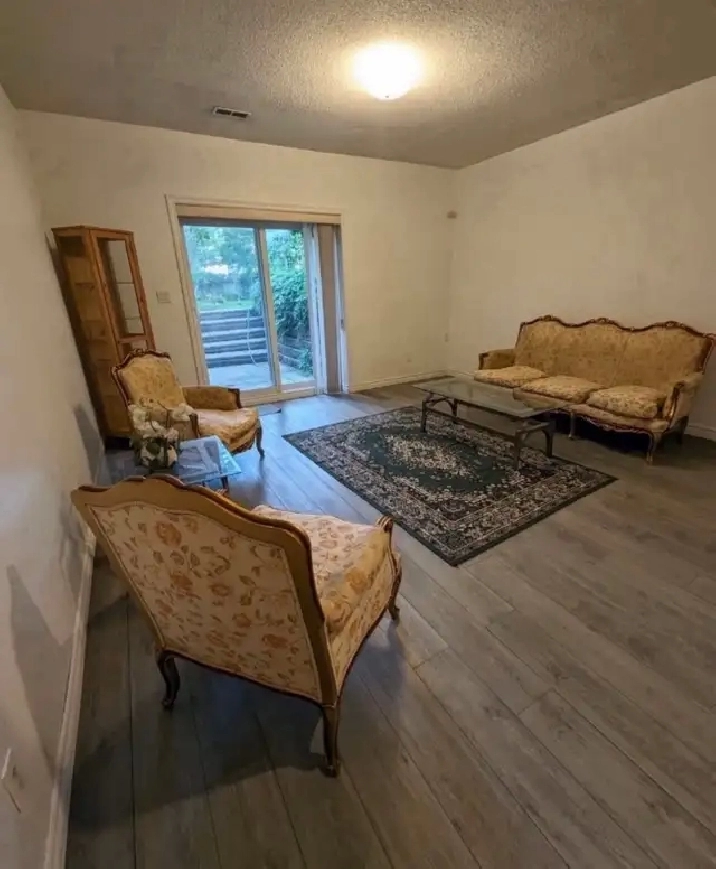 Yonge/Finch Private Room, Basement Apartment