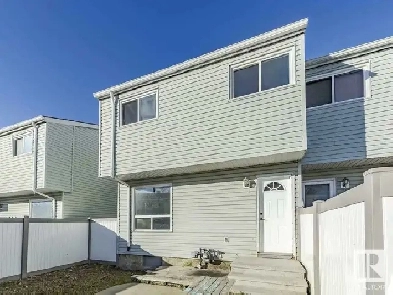 3 Beds 1.5 Baths Townhouse  (2-Storey) - AVAILABLE NOW