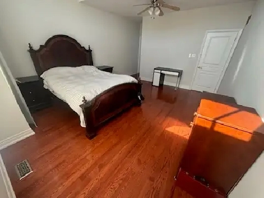 East of Vaughan very good area upstairs Room Rent