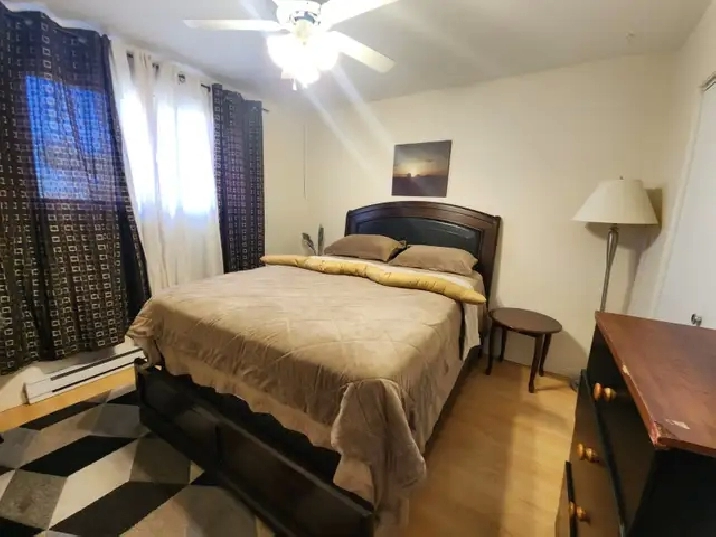 One room in a two-bedroom apartment in downtown Gatineau Hall, a