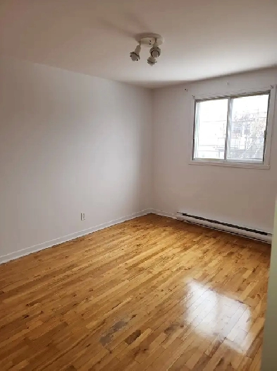 5 1/2 upper duplex in LaSalle