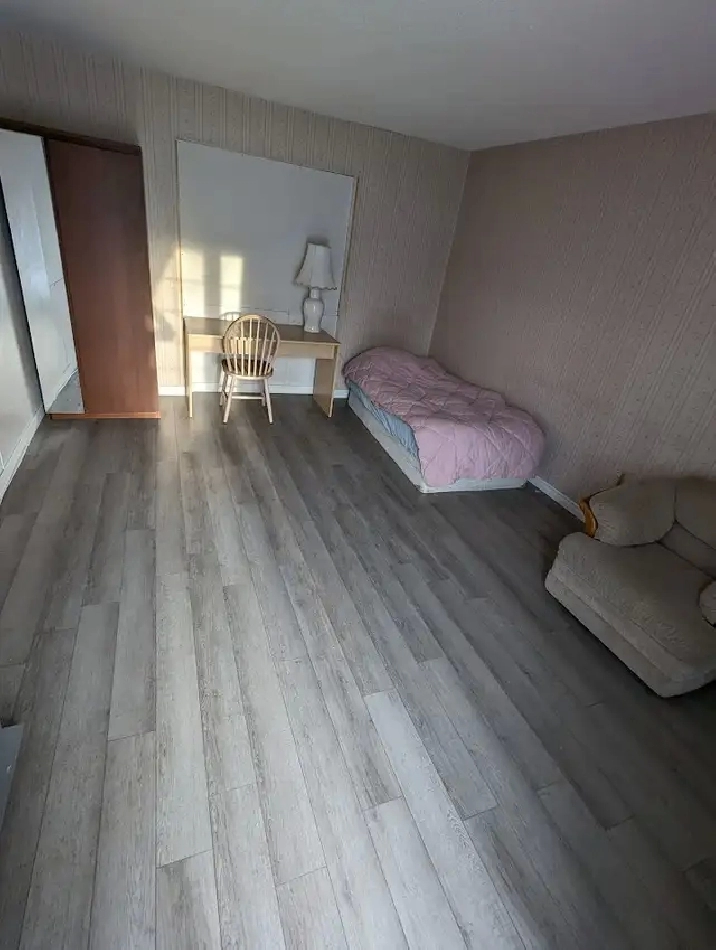 Move in today! Long or short term. Fisher/Meadowlands. ASAP