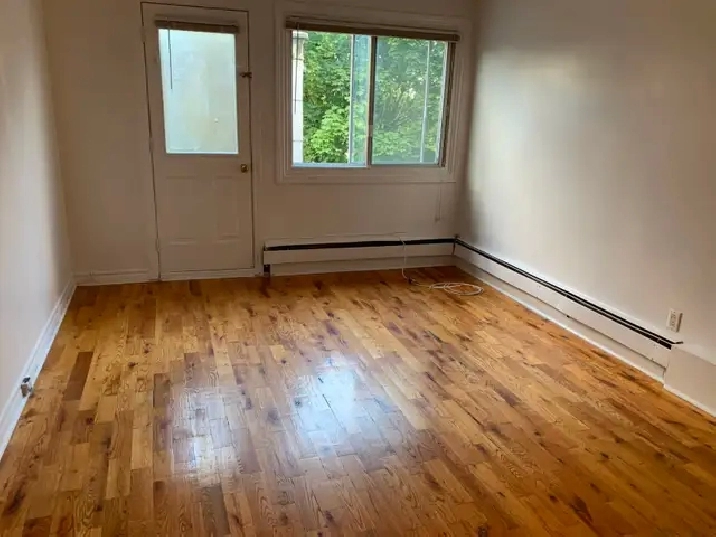 2 1/2 Rénové Tout Inclus Métro Rosemont 980$