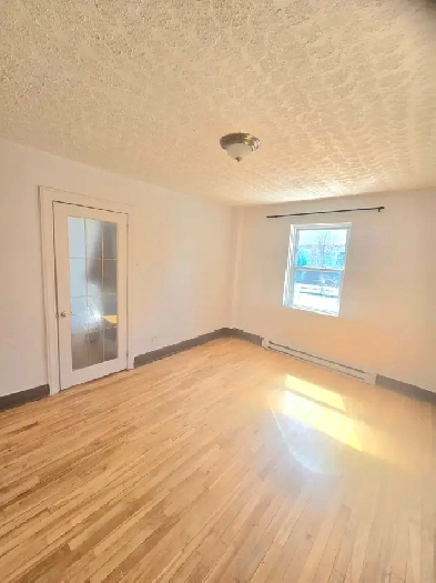 4 1/2 Parking  Hydro