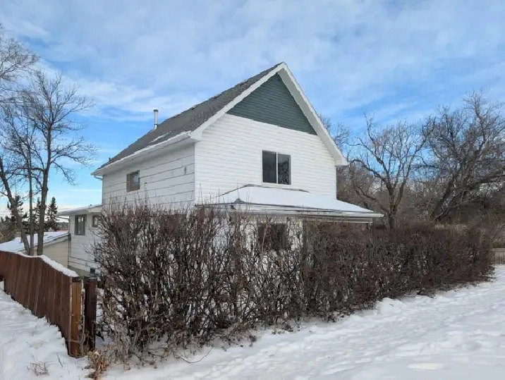 Spacious 2 storey house for rent