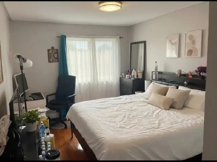 2 LARGE PRIVATE ROOMS UPPER FLOOR- (ST CLAIR & MIDLAND)-1850