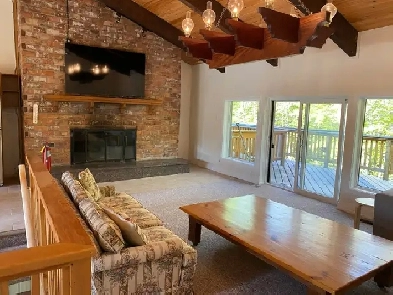 Blue Mountain Cottage sleeps 18