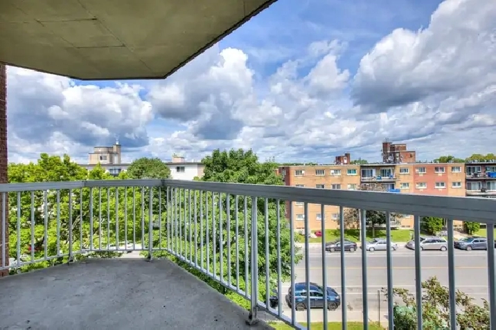 Condo 4 1/2 à louer – St-Laurent – 2200$/mois – Dispo 1er juil.