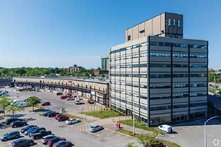 250 City Centre Ave | Compact Office Space for Lease 676 sq ft