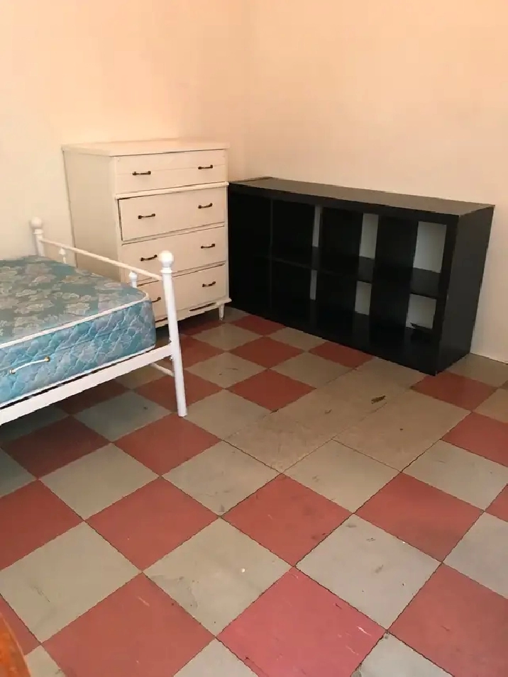 $700 / 180ft2 - A small studio near Metro stations Mont-Royal (M