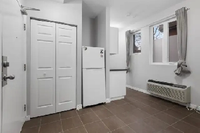 Bright Downtown Ottawa, Studio Unit, Fast Internet, Laundry,...