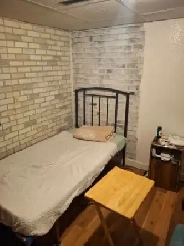 Sharing room for male student  available on June