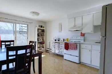 Grand 4 1/2 Pointe-aux-Trembles - Juillet - 2e étage - Internet