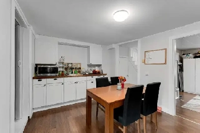 Downtown - 4 Bedroom Home With Charm