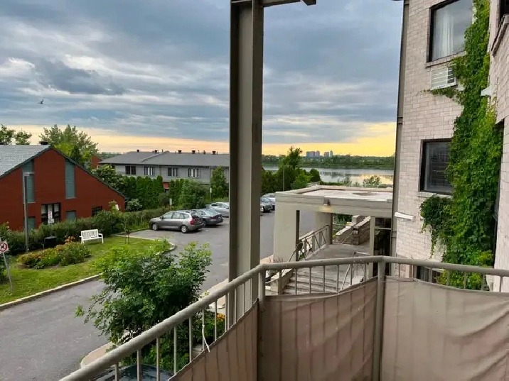 Condo 4 ½ à louer – Brossard (vue sur le fleuve)