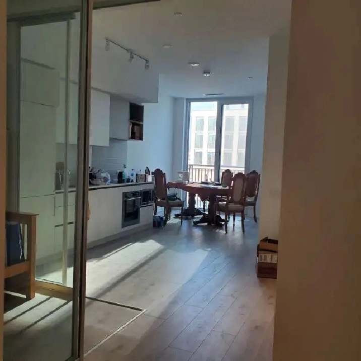 Single man shares Accommodation furnished Subway bus terminal