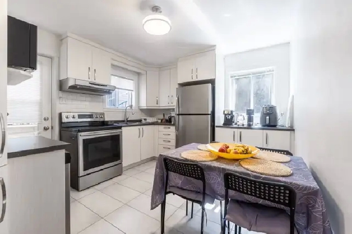 Montréal, Ahuntsic, Luxueux 41/2 Rénové, 5 Min. Métro H-Bourassa