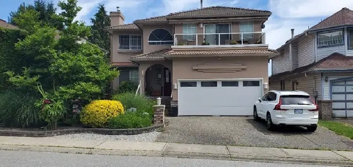 $2,500 Renovated 2 Bedroom & 1 Bathroom Walk Out Basement