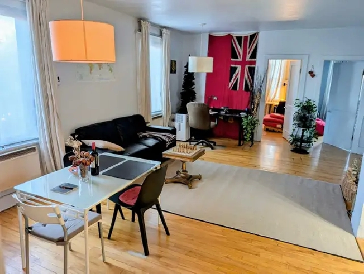 Woman Roommate NDG Montreal $825 / month all included