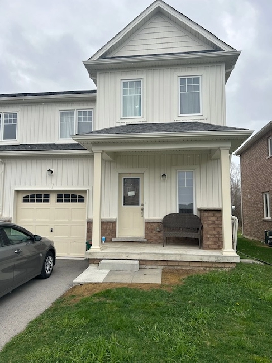3 Bedrooms Townhouse for Rent in Fort Erie